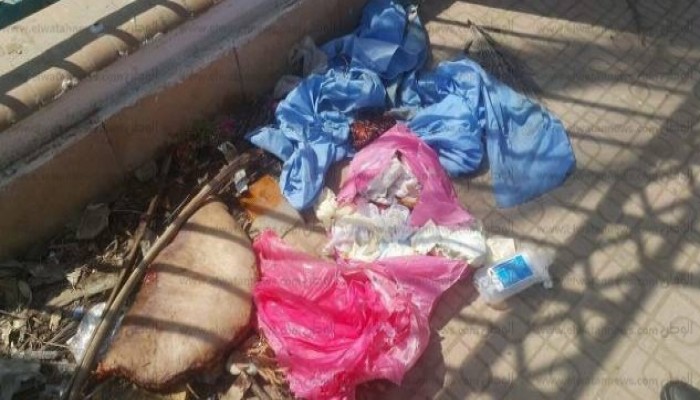 "كارثة" نفايات طبية خطرة ملقاة بالطريق بجوار مستشفى الإسماعيلية العام