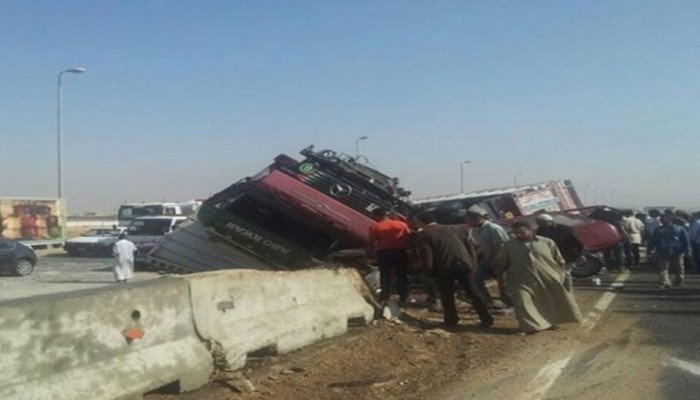حادث تصادم مروع بين 4 مقطورات على الطريق الدائري