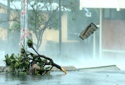 إعصار "ديبي" يحوِّل شمال أستراليا لمنطقة حرب