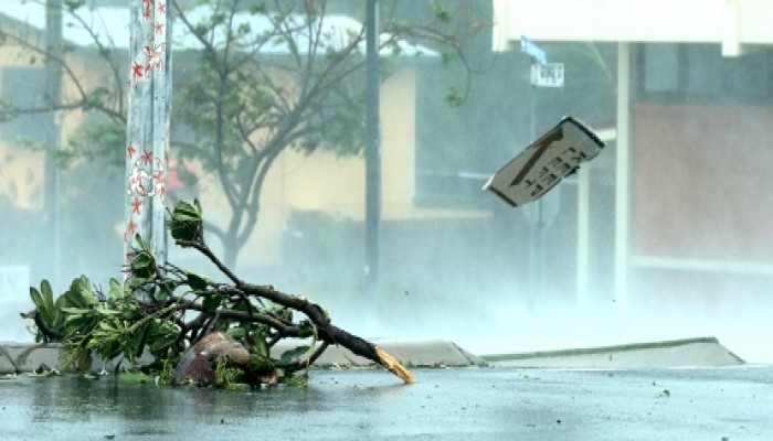 إعصار "ديبي" يحوِّل شمال أستراليا لمنطقة حرب