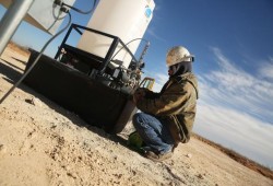 تراجع كبير لاحتياطي السعودية من النقد الأجنبي ... وأرامكو تقترض