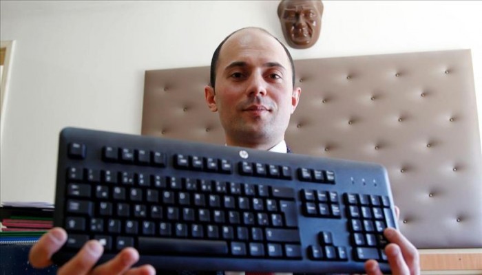 أسرع من يكتب في العالم : التركي صاحب "الأصابع الطائرة"