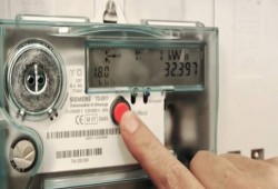 غضب في الدقهلية بعد تغيير عدادات كهرباء المدارس لمسبوقة الدفع