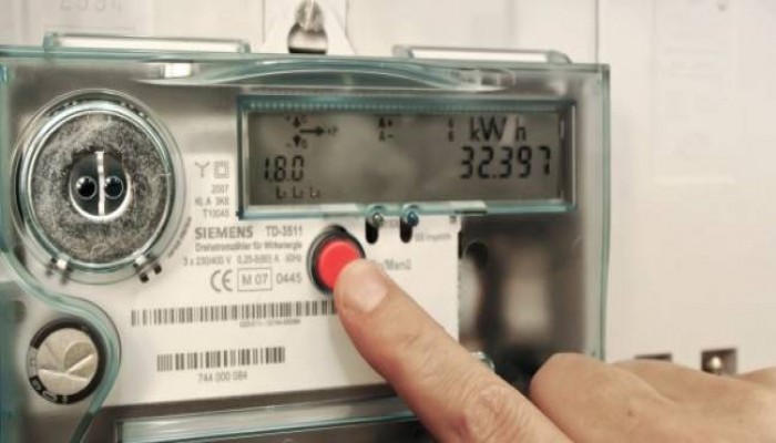 غضب في الدقهلية بعد تغيير عدادات كهرباء المدارس لمسبوقة الدفع