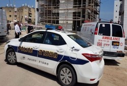 صهيوني يقطع رأس زوجته ويتجول به في الشارع