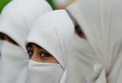 الصين تحظر النقاب واللحى في إقليم تركستان الشرقية