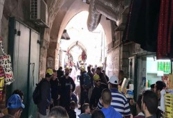 استشهاد فلسطيني بعد طعنه 3 جنود بالقدس المحتلة