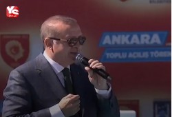 مناجاة أردوغان لـ"ربه" تبكي الجماهير في خطابه بأنقرة (فيديو)