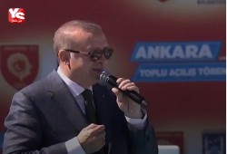 مناجاة أردوغان لـ"ربه" تبكي الجماهير في خطابه بأنقرة (فيديو)