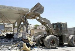 الاحتلال الصهيوني يهدم منازل ويجرف قرية بالقدس