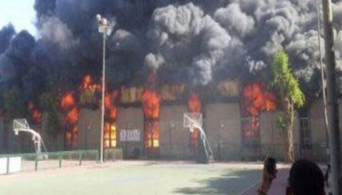 الحماية المدنية تدفع بـ8 سيارات إطفاء للسيطرة على حريق نادى الجزيرة