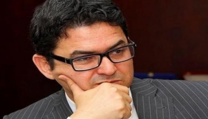 "محسوب" ساخرًا: السيسي مستأسد هنا منكسر أمام طوب الأرض