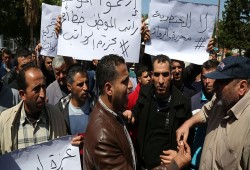 حماس تدين "مجزرة الرواتب" وتعلن تضامنها مع الموظفين كافة