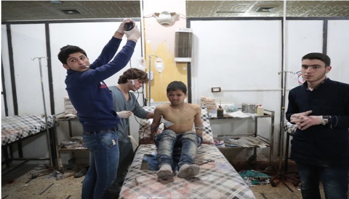 سوري يستغل ذكاءه للنجاة من الموت بالغازات السامة في خان شيخون