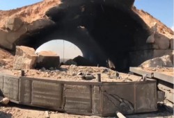 شاهد أول لقطات من داخل القاعدة العسكرية التي قصفتها أميركا في سوريا
