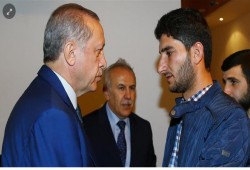 أردوغان يلتقي سورياً فقد 13 من أسرته بهجوم "خان شيخون" الكيميائي