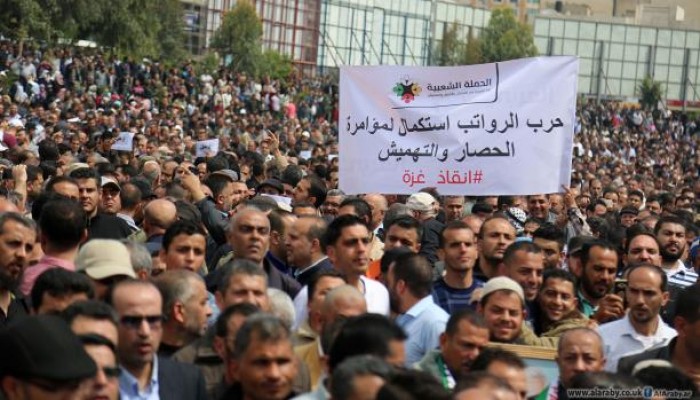 موظفو غزة ينتفضون ويطالبون بإقالة رئيس الحكومة في رام الله