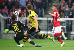 قبل مواجهة الريال .. بايرن يسحق غريمه دورتموند برباعية