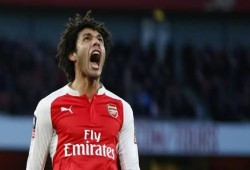 "النني" أساسي في مباراة أرسنال أمام كريستال بالاس