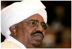 "البشير" يُعَرِّض بانقلابي مصر: السودانيون لن يتناولوا منتجات ملوثة مجدداً