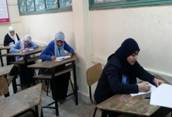 بدء الامتحانات التجريبية على بوكليت الثانوية في الجبر والهندسة