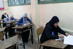 بدء الامتحانات التجريبية على بوكليت الثانوية في الجبر والهندسة