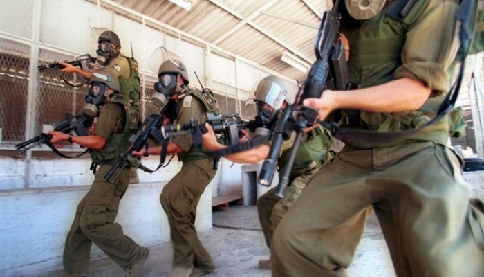 الاحتلال الصهيوني يقمع الأسرى الفلسطينيين في سجن نفحة