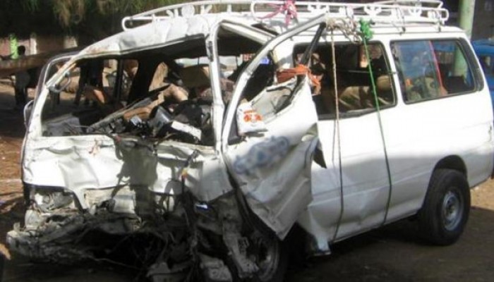 مصرع شخص وإصابة 20 آخرون فى حوادث طرق متفرقة