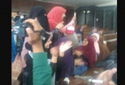 تحديًا للانقلاب.. خطوبة أحد المعتقلين داخل القفص بهزلية "هشام بركات"