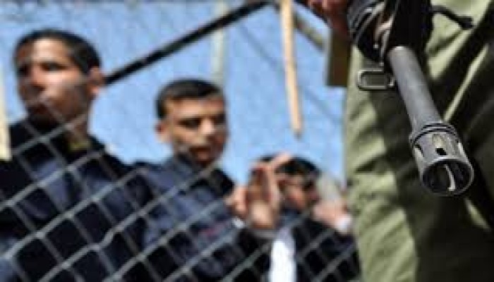 الاحتلال الصهيوني يواجه إضراب معتقلي فلسطين بمنع الزيارة