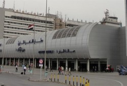 غضب بين المعتمرين وارتباك بمطار القاهرة بعد تأخر إقلاع 14 رحلة جوية للسعودية