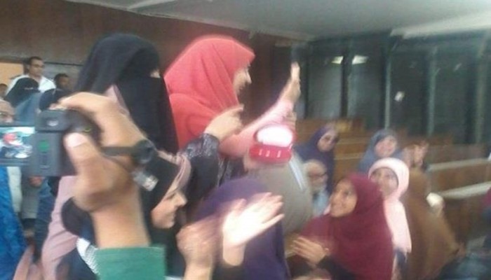 أول حفل خطوبة من نوعه بمصر.. العريس خلف القضبان