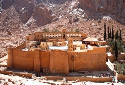 راهب بسانت كاترين: ما وقع إطلاق نار بالخطأ وليس هجوم إرهابي