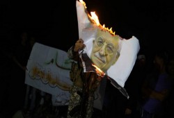 وقفات احتجاجية في خانيونس رفضًا للحصار وسياسة عباس