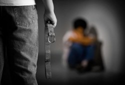 لماذا لا يجدي الضرب نفعاً مع أطفالك؟
