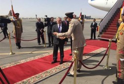 وزير الدفاع الأمريكي يصل القاهرة