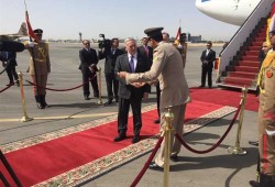 وزير الدفاع الأمريكي يصل القاهرة