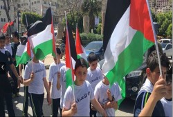 سلسلة بشرية لأطفال فاسطين تضامناً مع الأسرى في نابلس