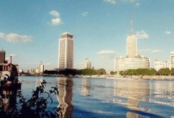 الأرصاد: استمرار الموجة الحارة غدًا والعظمى في القاهرة 37