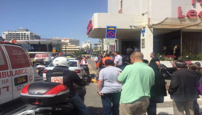 إصابة 4 مستوطنين بعملية طعن في " تل أبيب"