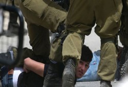 إصابات واعتقالات إثر مواجهات مع الاحتلال بالضفة الغربية