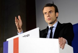 الأقرب للرئاسة "ماكرون" يتعهد بحماية فرنسا من "القوميين"