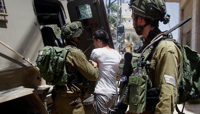 جيش الاحتلال يعتقل 12 فلسطينيًا في الضفة الغربية