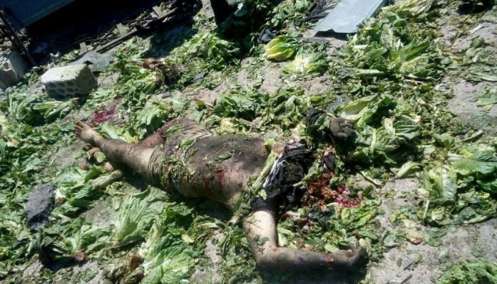 غارات روسية تستهدف سوقا شعبيا في خان شيخون أوقع شهداء وجرحى