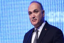 وزير تركي يتعهّد بصناعة سيارة محلية قادرة على المنافسة عالميا