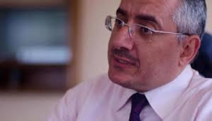 هيثم أبوخليل: اسحب دباباتك وافتحوا الميادين ولن تستمر يومًا واحدًا يا سيسي