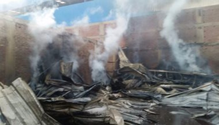 حريق هائل بمخزن أخشاب بالقليوبية