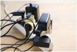 شاحن هاتف جوال يقتل 3 مغاربة