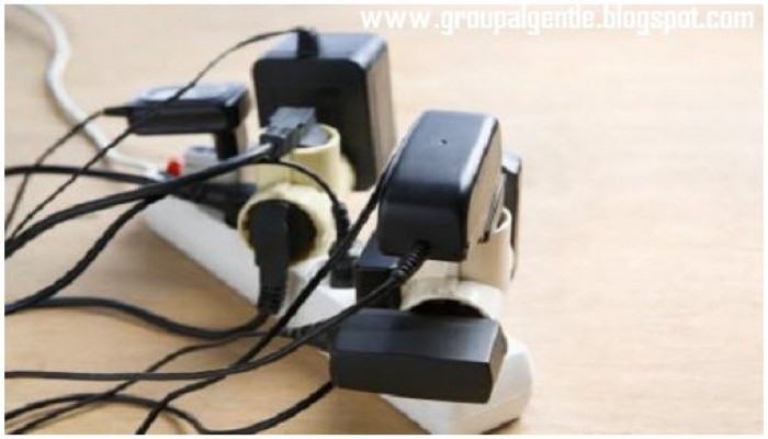 شاحن هاتف جوال يقتل 3 مغاربة