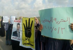 في سلسلة بشرية ضد الانقلاب .. "الحرية للمعتقلين" هتافات رددتها "حرائر دمياط"